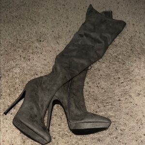 NWT Elegant Gray Women's Boots